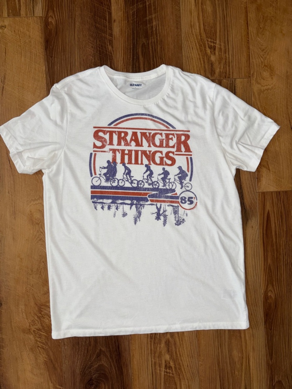 Bundle of Women’s Graphic Tees sizes M and L - Picture 12 of 16